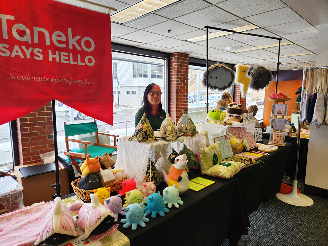 Taneko Says Hello table booth display at Ann Arbor Fiber Arts Expo